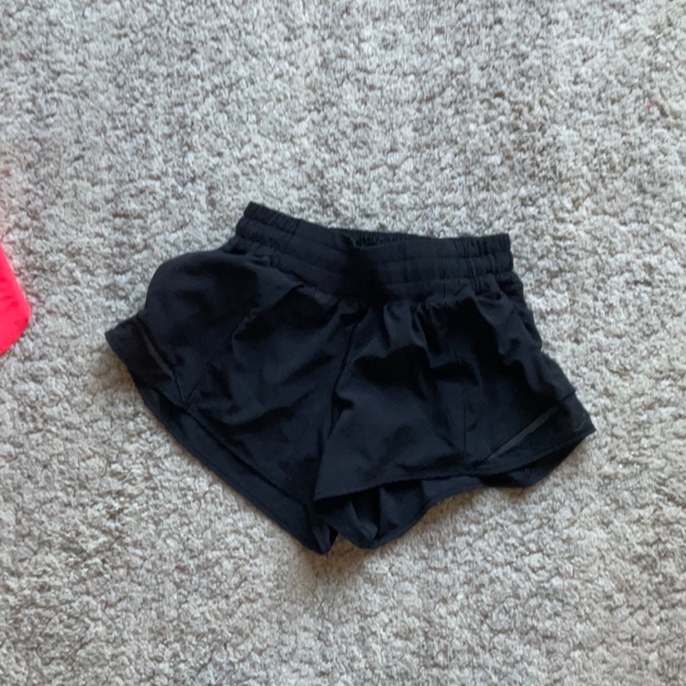 Black hottie hots size 2 and 2.5’ 🖤